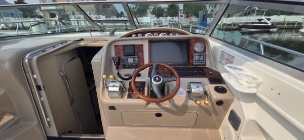 Sea Ray 330EC Express Cruiser 1999 - Image 16