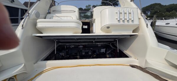 Sea Ray 330EC Express Cruiser 1999 - Image 18