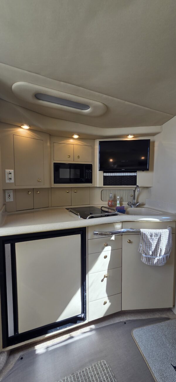 Sea Ray 330EC Express Cruiser 1999 - Image 22